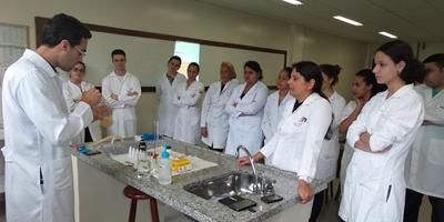 I Semana UNIFESO de Farmácia reúne estudantes e profissionais da área