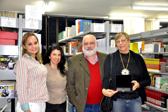 Professores Verônica Albuquerque, Elaine Paiva, José Feres e a senhora Rebeca Rechtschaffen