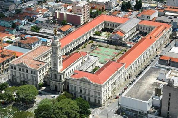 Colégio Liceu Coração de Jesus oferece educação para jovens e adultos que ainda não completaram os estudos básicos