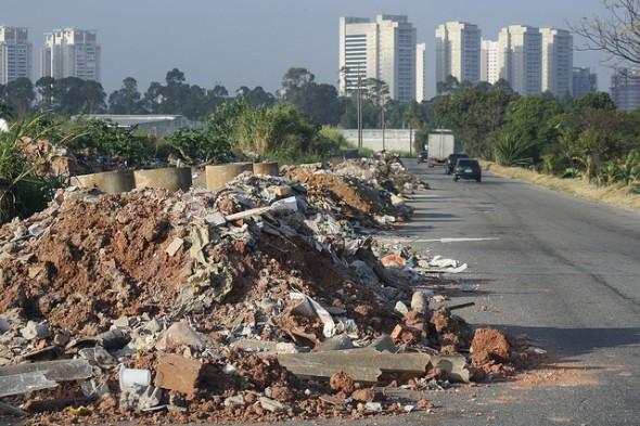 Entulho de construção civil