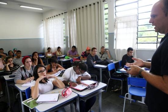 Base. Documento prevê o que alunos devem aprender e ficará pronto até o meio do ano