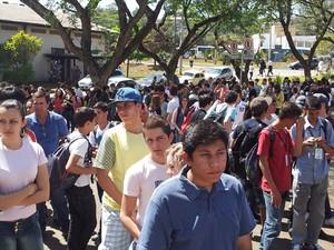 Alunos enfrentam filas e calor durante o Unicamp Portas Abertas (Foto: Bruno Teixeira / G1 Campinas)