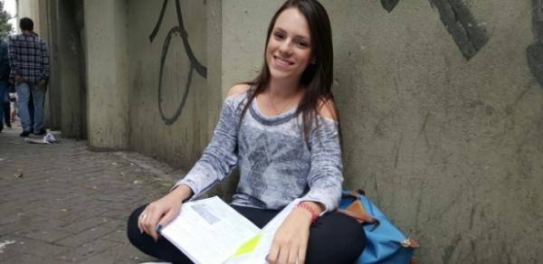 Bianca Ribeiro, 19, não desgrudou dos livros antes do Enem em São Paulo. Ela quer prestar medicina 