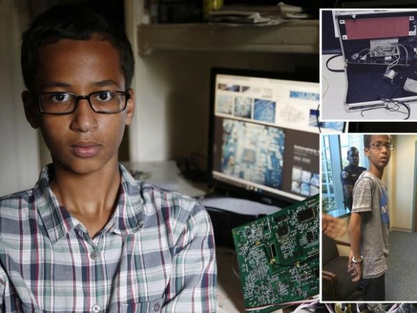 O jovem Ahmed Mohamed, de 14 anos, posa para foto em casa em Irving, no Texas (EUA). Ele foi algemado e detido pela polícia após levar para a escola um relógio que ele mesmo construiu, e a peça ser confundida com uma bomba (Foto: Vernon Bryant/The Dallas Morning News via AP; Irving Police via AP; Reprodução/Twitter/@anildash)