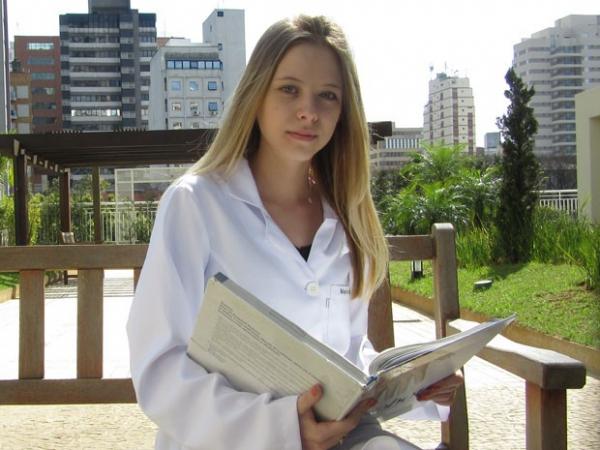 Isabella Marinelli, de 19 anos, tentou financiamento pelo Fies para pagar curso de medicina. (Foto: Will Soares/G1)