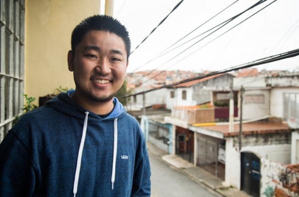 Anderson Kono, de 25 anos, mora em Taboão da Serra e quer estudar medicina (Foto: Analice Diniz/ G1)