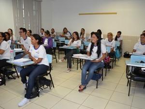 Alunos no curso técnico em enfermagem (Foto: Magda Oliveira/G1)