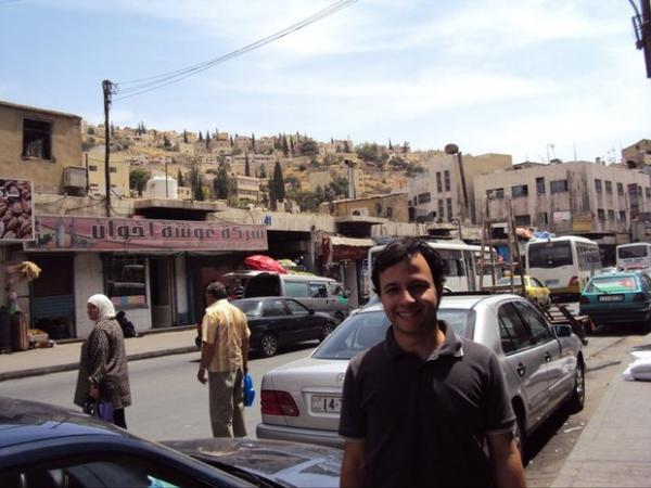 Daniel na Jordânia, onde trabalhou em uma ONG que acolhe refugiados de guerra (Foto: Arquivo pessoal)