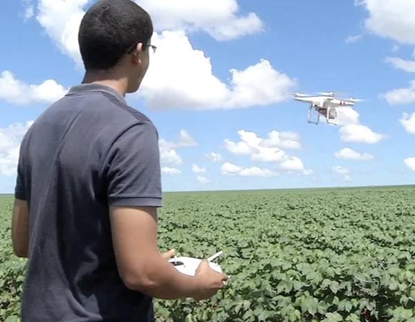 Pesquisadores de MT testam drones na agricultura (Foto: Reprodução/TVCA)