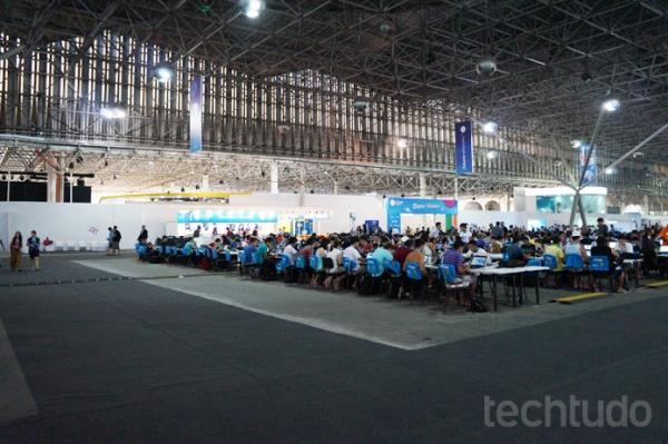 Campuseiros começam a dominar áreas da arena da Campus Party 2014 (Foto: Melissa Cruz/TechTudo)