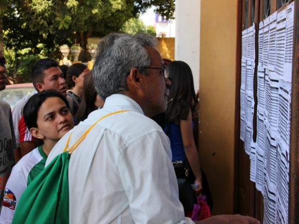 Candidatos conferem locais de provas neste sábado (8), em Manaus (Foto: Adneison Severiano/G1 AM)