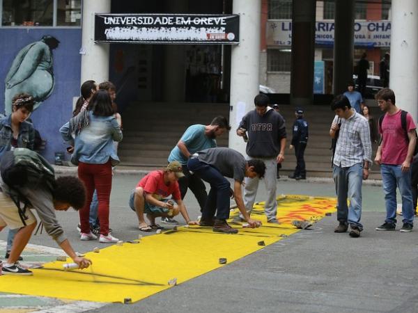 Estudantes ocuparam a reitoria da UFPR, em Curitiba (Foto: Giuliano Gomes/PR PRESS)