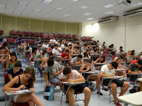 Candidatos realizam prova da segunda fase do vestibular da Unicamp, em Campinas (Foto: Fernando Pacífico / G1 Campinas)