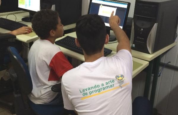 Projeto Gênios de Turing ensina programação para crianças do ensino fundamental em Ceres, Goiás (Foto: Vitor Santana/G1)