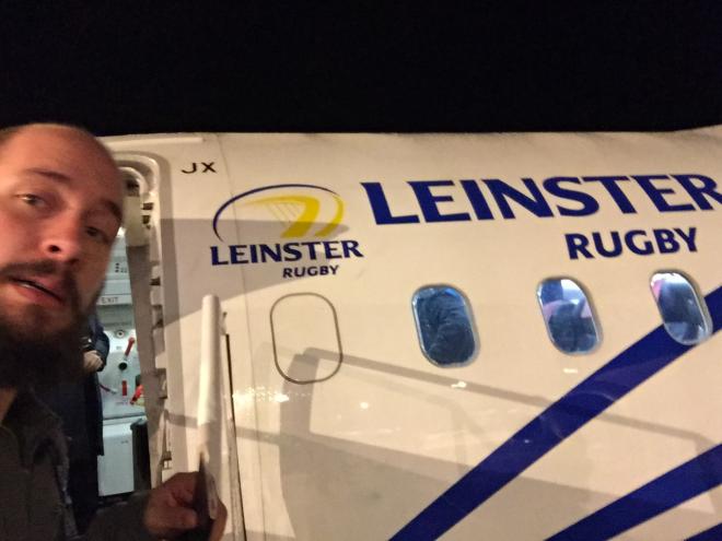 Mas se vc tem sorte vc viaja no avião do time de Rugby do Co. Dublin!. Créditos: Acervo João Paulo.