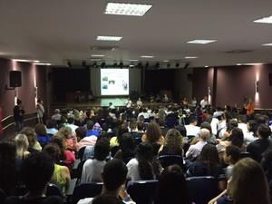 Alunos foram ouvidos pelo secretario (Foto: Suéllen Rosim / TV TEM)