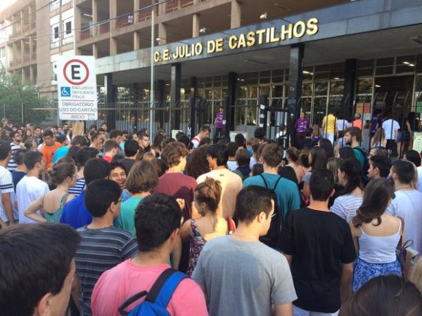 Não houve atrasos Colégio Júlio de Castilhos neste último dia (Foto: Igor Grossmann/G1)