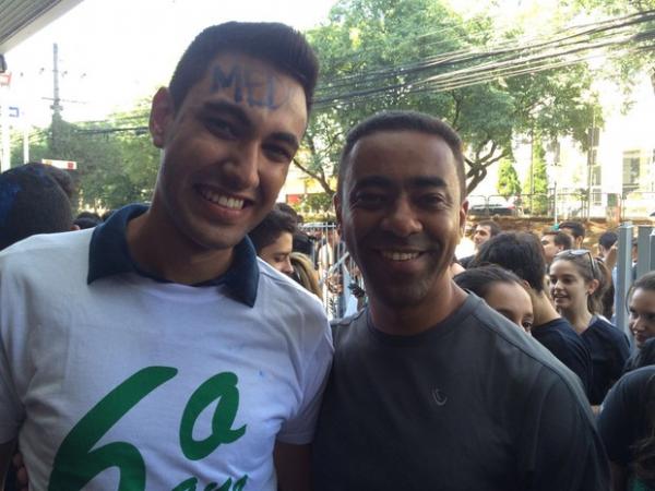 Wellignton Vidigal, aprovado em medicina, e o pai Marcelo (Foto: Luiza Tenente/ G1)