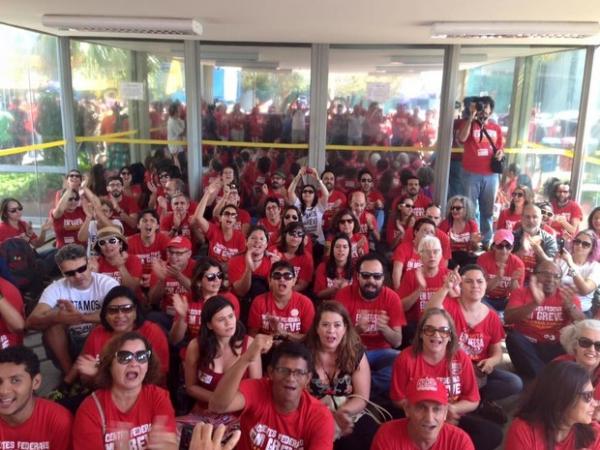 Professores protestam em frente ao MEC contra falta de investimento na educação do país (Foto: Divulgação/Anes-SN)