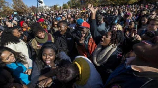 Estudantes comemoram saída de presidente da Universidade de Missouri após polêmica com racismo (Foto: Getty)