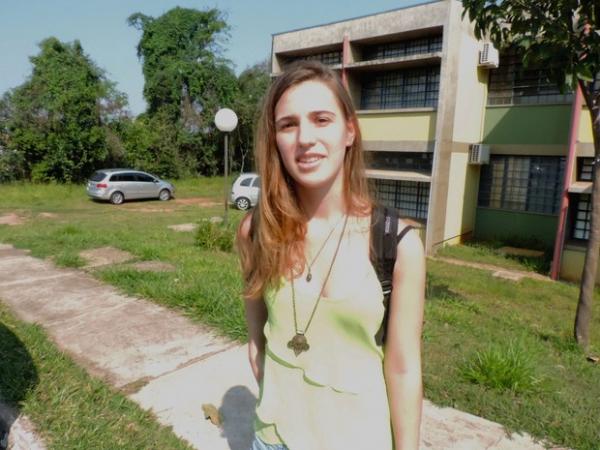 Raquel Romano, estudante de Design, é contra a medida (Foto: Paola Patriarca/G1)