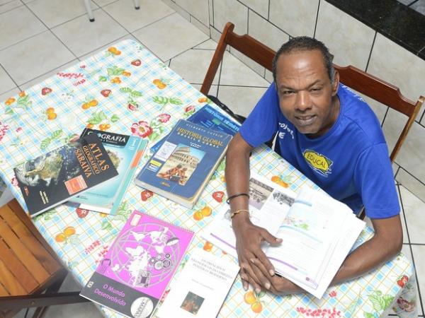 Eulas Coelho se prepara para o Enem, no Espírito Santo (Foto: Vitor Jubini/A Gazeta)