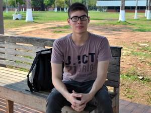 Acadêmico João Souza, 21 anos, que estuda o 5º período de Engenharia Civil (Foto: Quésia Melo/G1)
