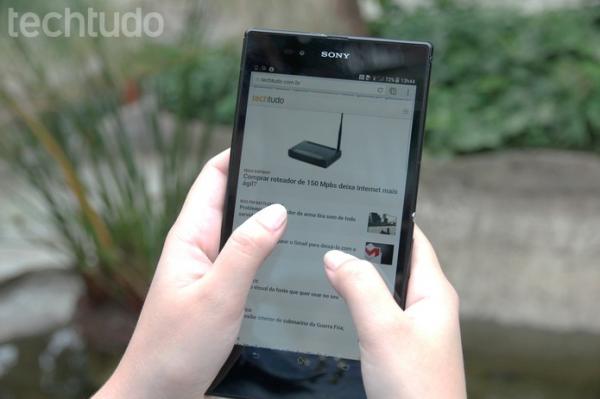 Sony Xperia Z Ultra apresentou bom desempenho durante os testes e rodou bem o seu Android 4.2.2 (Foto: Luciana Maline/TechTudo)