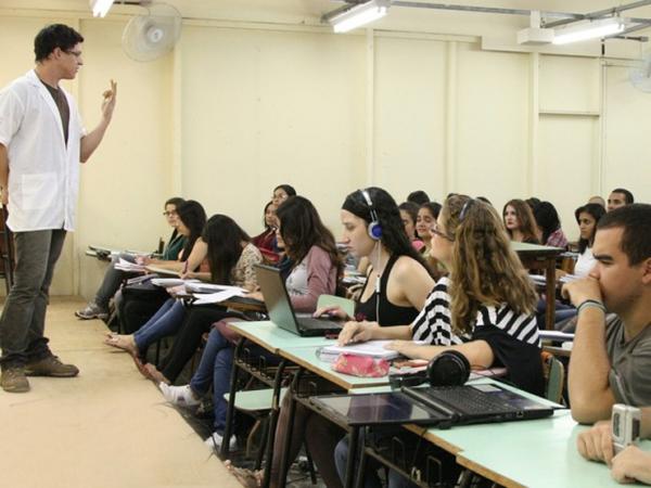 Cursinho pré-vestibular gratuito da UEL seleciona novos estudantes