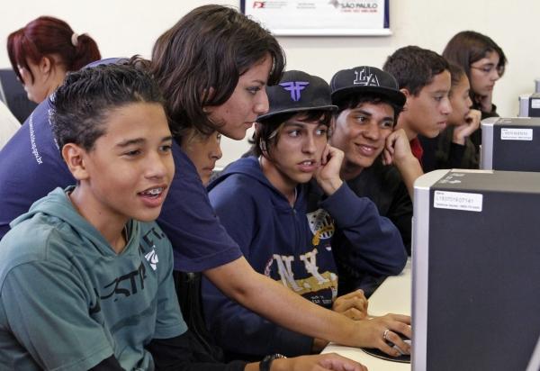 Estágio : Estudantes do Ensino Médio podem participar do processo seletivo para estagiários do AcessaEscola