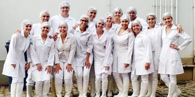 Estudantes de Medicina Veterinária do UNIFESO fazem visita técnica em abatedouro