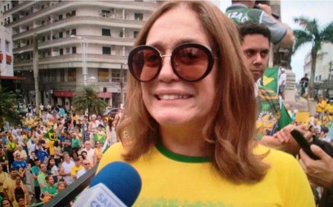 Manifestantes fazem protesto contra corrupção em Santos