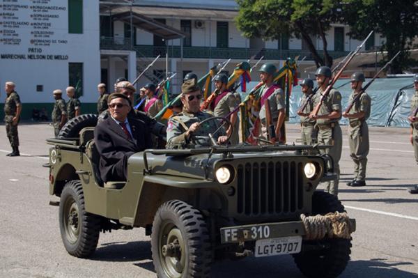 Professor do UNIFESO é condecorado com Medalha Marechal Nelson de Mello