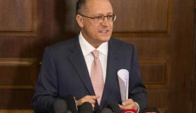 Reorganização é adiada em SP e será rediscutida “escola por escola”, diz Alckmin