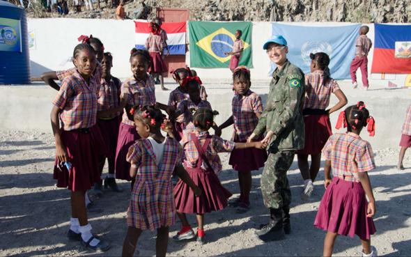 Trabalho humanitário: uma criciumense no Haiti